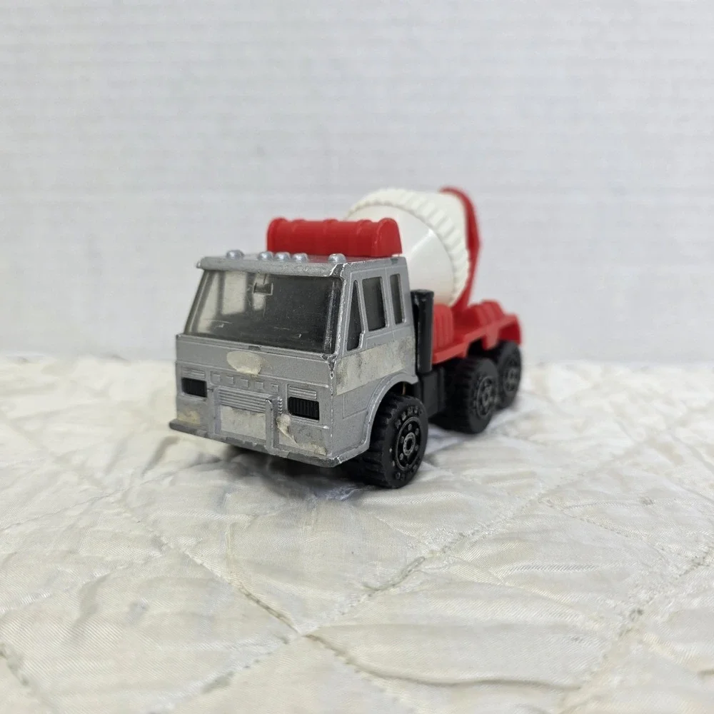 Vintage 1991 Remco Metal And Plastic Toy Cement Mixer Truck Concrete